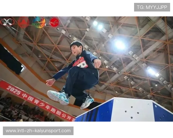 跑酷选手夜市表演被市长点赞，城市文化推广升级