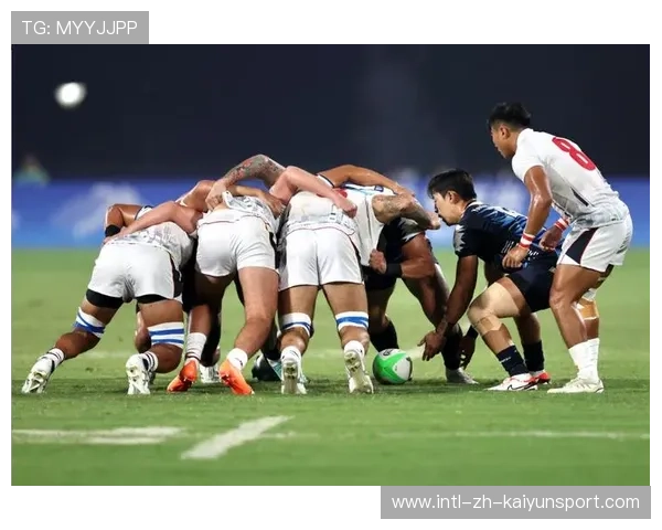 黑衫军七人制橄榄球运动员体能保持良好，讲一个黑人橄榄球运动员