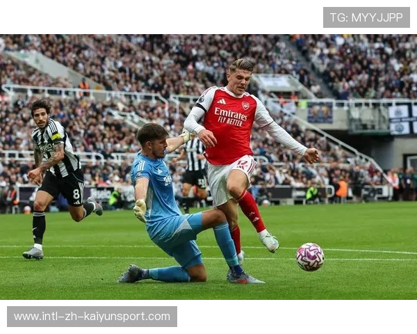 约克雷斯接萨卡传中抢点破门,阿森纳首秀展现顶级支点作用 约克雷斯接萨卡传中抢点破门,阿森纳首秀展现顶级支点作用